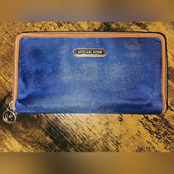 Michael Kors Blue & Tan Zip-Around Continental Wallet - Picture 1 of 9